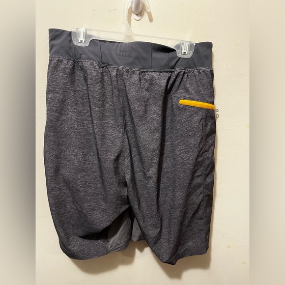 Lululemon T.H.E shorts 9” unlined sz small‎ - Picture 6 of 8